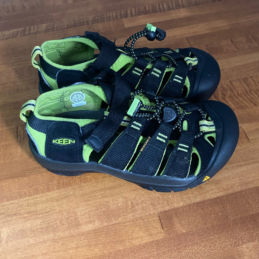 KEEN Kids' Black and Neon Green Adventure Sandals